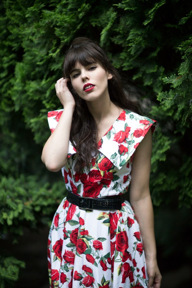 Robe pinup roses rouges 01